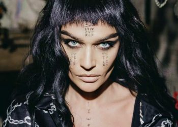 Алена Водонаева позволила известному журналисту облапать себя во время танца (видео)