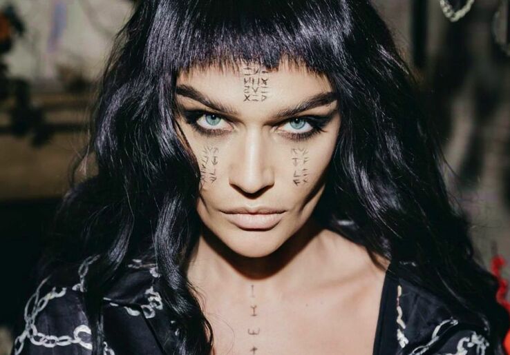 Алена Водонаева позволила известному журналисту облапать себя во время танца (видео)