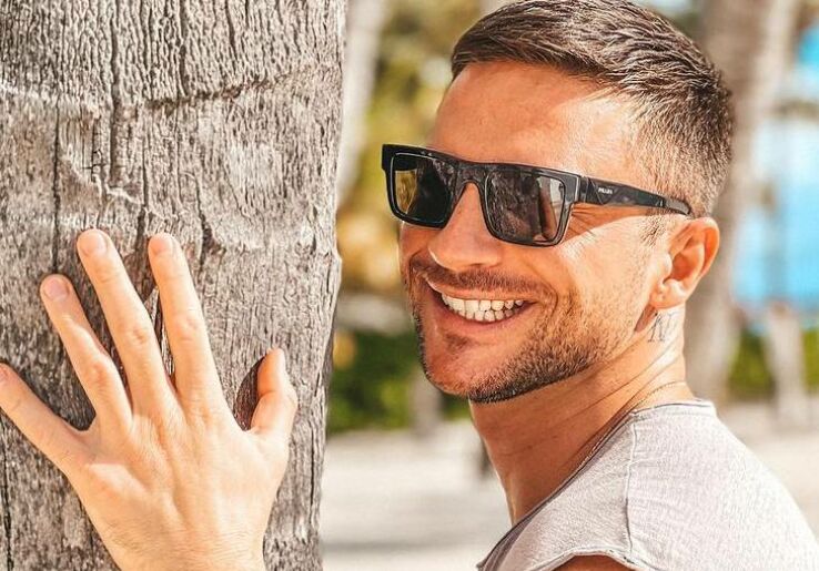 &laquo;Анечка, кто ты? Королева!&raquo;: дочка Лазарев в шортах деловой походкой прошлась в отеле, удивив отца