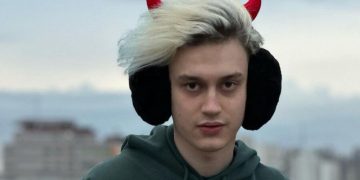 Блогера Некоглая депортируют. Но не за пародию на пехотинца с гранатами