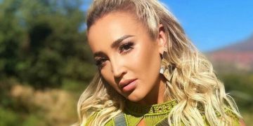 Бузова ответила на вопрос о том, состоит ли сейчас в отношениях