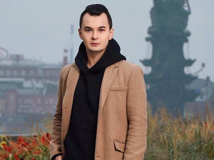 «Был на пике славы, а потом все потерял»: экс-редактор журнала «Дом-2» пожалел Мая Абрикосова