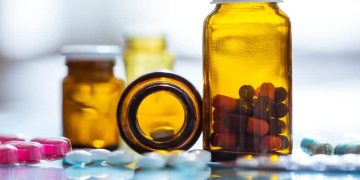 Дерматолог назвала аптечные продукты, которые вредят коже