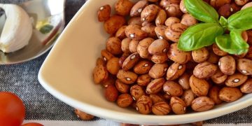 Диетологи перечислили лучшие продукты для здоровья кишечника