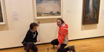 Экоактивисты облили кленовым сиропом картину в галерее Ванкувера