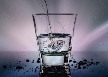 Эксперты утверждают, что люди пьют воду, которую ранее употребляли десятки других индивидов