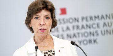 Глава МИД Франции заявила, что Европа должна быть более автономной от США