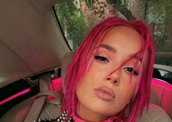 «Горяча!»: Клава Кока в трусах-ниточках показала больше, чем обычно