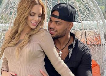 Груднички в мандариновых конвертиках: Ефременкова из «Дома-2» стильно утеплила сыновей-близнецов для вечерней прогулки