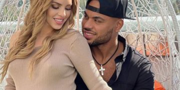 Груднички в мандариновых конвертиках: Ефременкова из «Дома-2» стильно утеплила сыновей-близнецов для вечерней прогулки