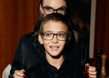 Хотел купить полоний: 12-летний сын Алены Водонаевой продолжает всех удивлять