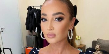 «И у моих детей тоже будет»: Бузова достала с полки запылившийся красный диплом