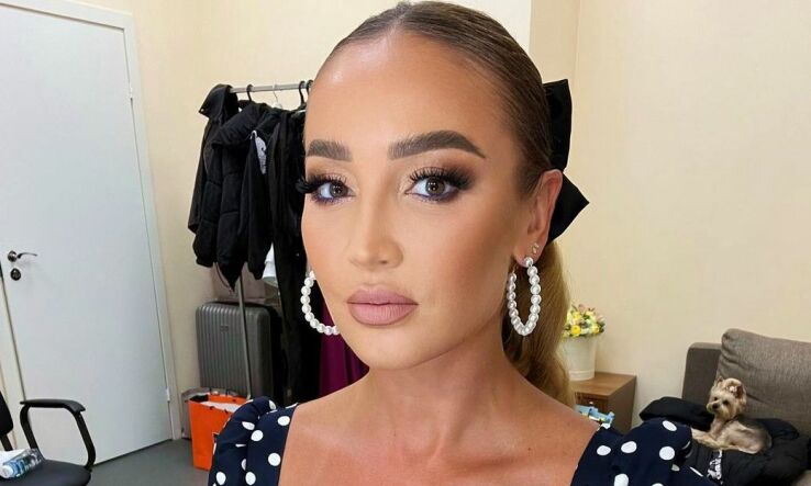 «И у моих детей тоже будет»: Бузова достала с полки запылившийся красный диплом