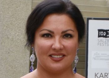 «Какой она была Золушкой, поломойкой»: коллега Нетребко поймала оперную диву на лжи