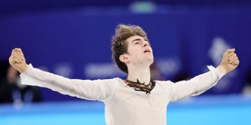 Кондратюк лидирует после короткой программы на этапе Гран-при России в Самаре