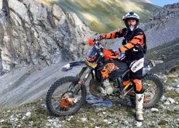 «На этот раз оступился». Опытный мотоциклист погиб в Абрау-Дюрсо, сорвавшись со скалы