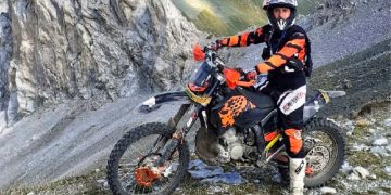 «На этот раз оступился». Опытный мотоциклист погиб в Абрау-Дюрсо, сорвавшись со скалы