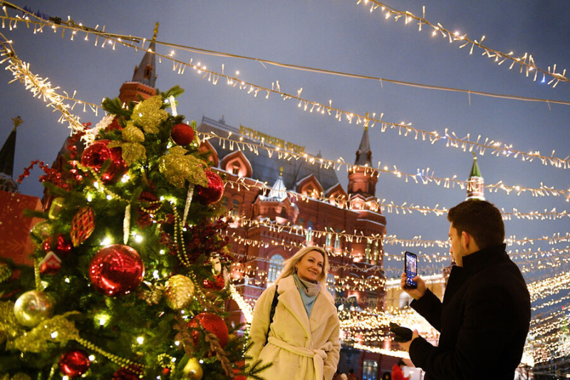 &laquo;Назло невзгодам, назло врагам&raquo;. Москвичи голосованием решат, украшать ли столицу на&nbsp;Новый год 