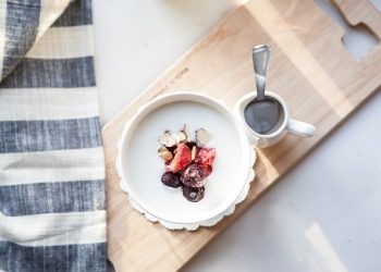 Назван лучший утренний йогурт для похудения после 40 лет