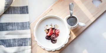 Назван лучший утренний йогурт для похудения после 40 лет