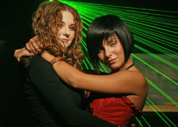 «Никогда не приходило в голову, что девочка с девочкой». Депутат обвинила «Тату» в появлении лесбиянок