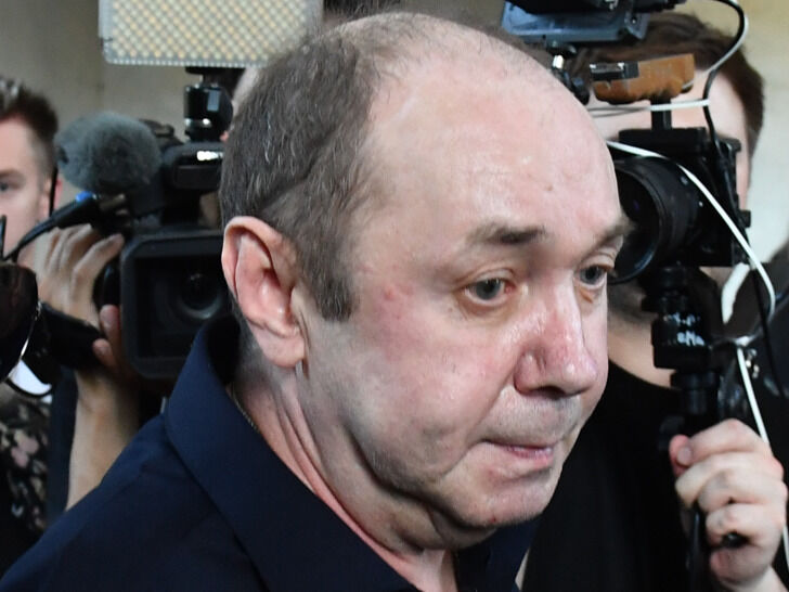 Новости шоу-бизнеса: Маликов не обеспечивает дочь, Кузнецова похоронили в Оренбурге, Кадышева бросила сестру