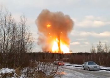 «Огонь высотой с 12-этажное здание». На газопроводе под Петербургом прогремел взрыв