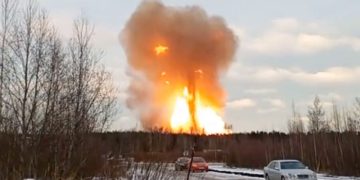 «Огонь высотой с 12-этажное здание». На газопроводе под Петербургом прогремел взрыв