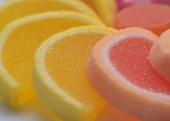 Отказ от сладкого при похудении вреден — диетолог