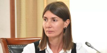 «Переезд он воспринял болезненно»: глава Минцифры Чувашии ушла в отставку из-за видео сына с куском мяса