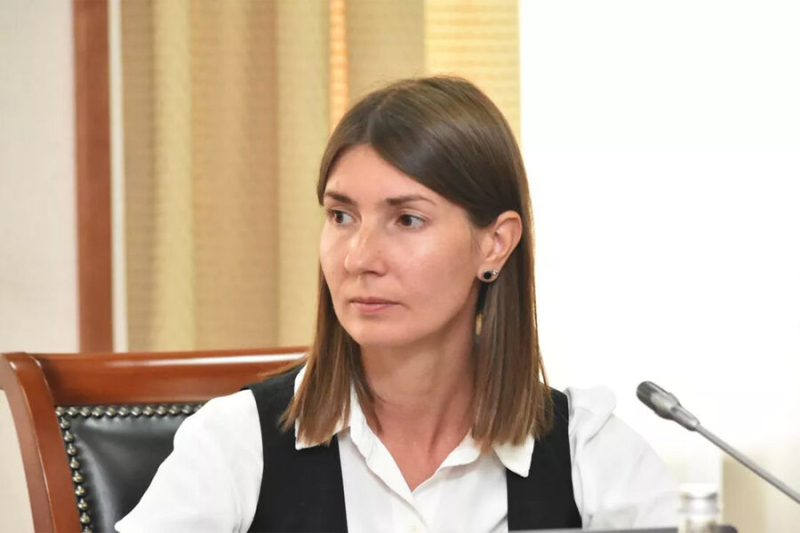 «Переезд он воспринял болезненно»: глава Минцифры Чувашии ушла в отставку из-за видео сына с куском мяса