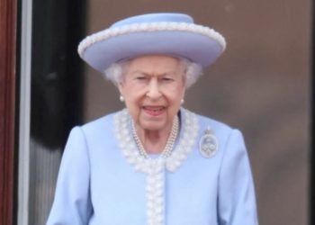 Почему королева Елизавета строго запрещала персоналу держать ее зонт