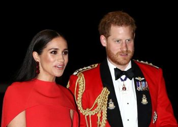 После пары бокалов Меган Маркл начинает материться: эксперты обсуждают еще один недостаток герцогини