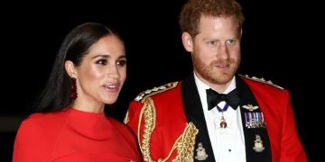 После пары бокалов Меган Маркл начинает материться: эксперты обсуждают еще один недостаток герцогини