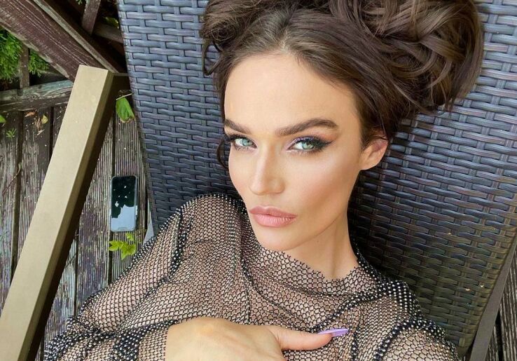 Разгневанная Водонаева в фуражке китайских ВВС засветила &laquo;ложбинку греха&raquo; (видео)