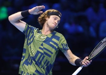 Рублев победил Циципаса и пробился в полуфинал Итогового турнира ATP