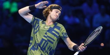 Рублев победил Циципаса и пробился в полуфинал Итогового турнира ATP