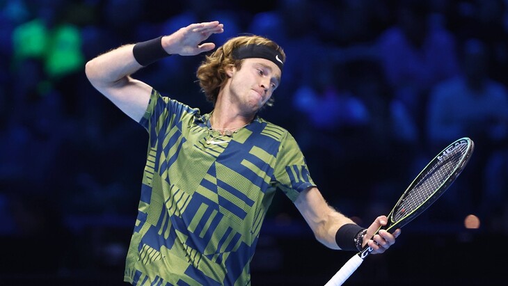 Рублев победил Циципаса и пробился в полуфинал Итогового турнира ATP