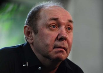 «Рухнул на пол и не встал»: друзья основателя «Ласкового мая» озвучили официальную причину его смерти