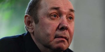 «Рухнул на пол и не встал»: друзья основателя «Ласкового мая» озвучили официальную причину его смерти