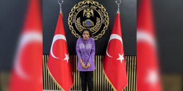 Теракт в Стамбуле. Задержана подозреваемая — женщина в милитари-брюках