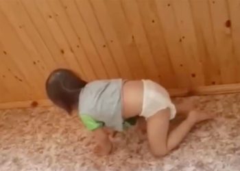 «Тварь, тебе не жить». Многодетная мать из Казани избила и выставила на балкон полураздетую дочь