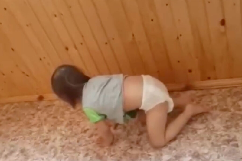 &laquo;Тварь, тебе не жить&raquo;. Многодетная мать из&nbsp;Казани избила и выставила на&nbsp;балкон полураздетую дочь 