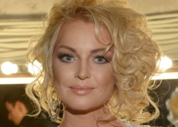 «Ух, женщина-огонь»: Волочкова зажигательно станцевала в обтягивающих лосинах