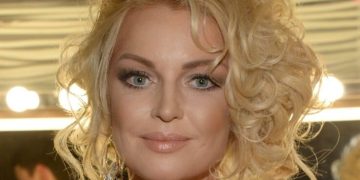 «Ух, женщина-огонь»: Волочкова зажигательно станцевала в обтягивающих лосинах