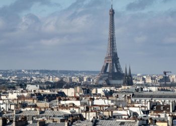 В Париже на Марсовом поле прошла акция в поддержку жителей Донбасса