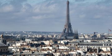 В Париже на Марсовом поле прошла акция в поддержку жителей Донбасса