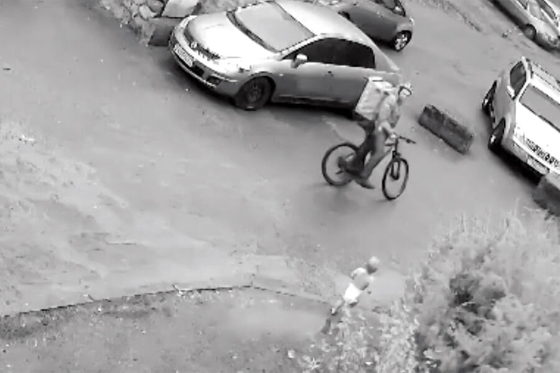 &laquo;Воспитатель кормила птиц&raquo;. Как годовалая девочка сбежала в&nbsp;одном подгузнике из&nbsp;сада в&nbsp;Кирове 