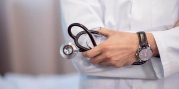 Врач назвала симптомы, указывающие на заболевания нервной системы