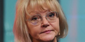 Звезда «Покровских ворот» Марина Дюжева перенесла две операции подряд из-за раздробленной руки